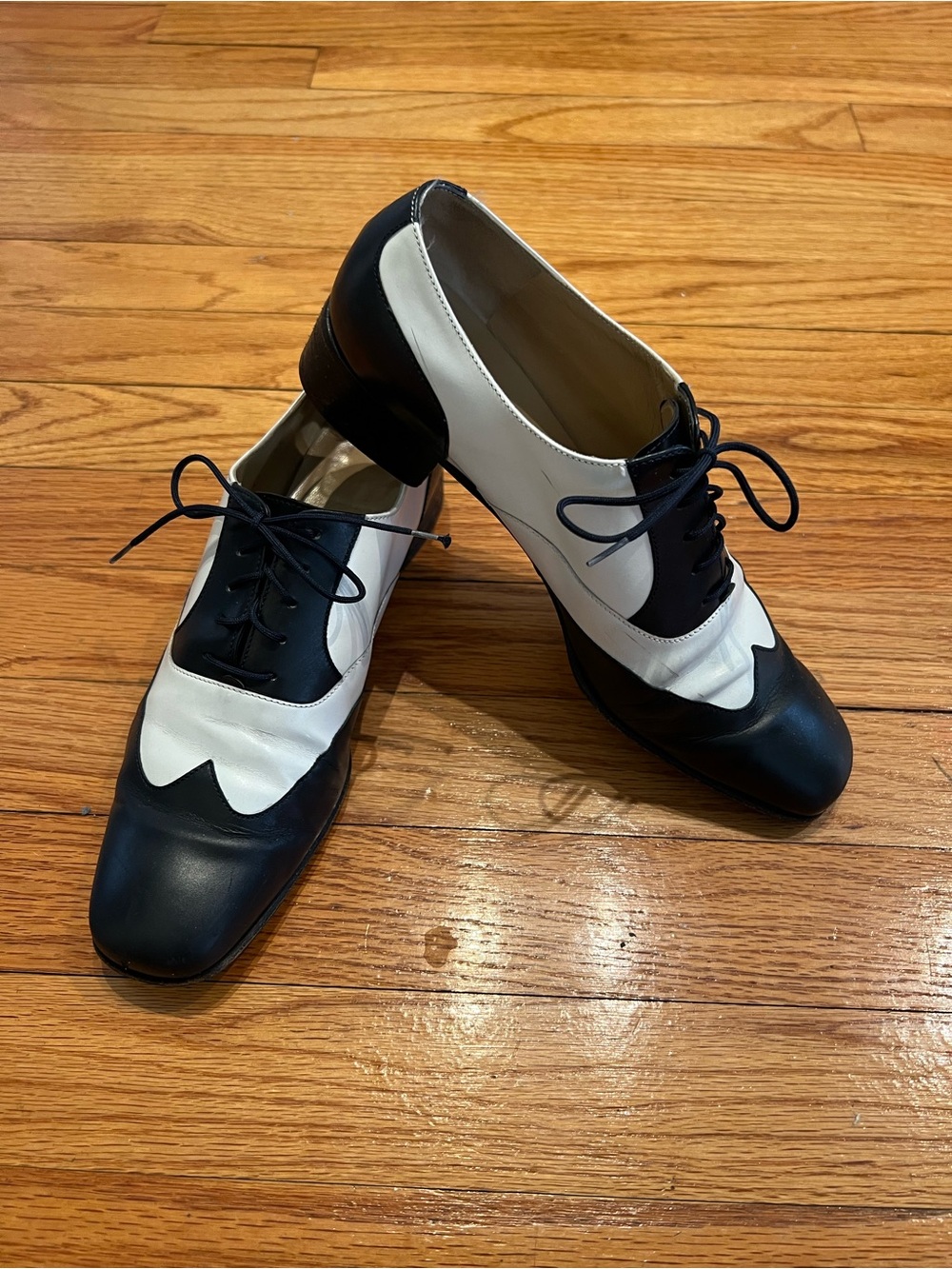 Rare Salvatore Ferragamo Black and White Two-Tone Leather Oxford Heels - Picture 11 of 13